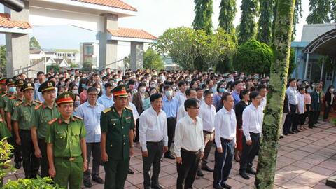 Huyện Krông Nô tổ chức viếng Nghĩa trang liệt sĩ huyện nhân kỷ niệm 75 năm Ngày Thương binh - Liệt sĩ (27/7/1947-27/7/2022)